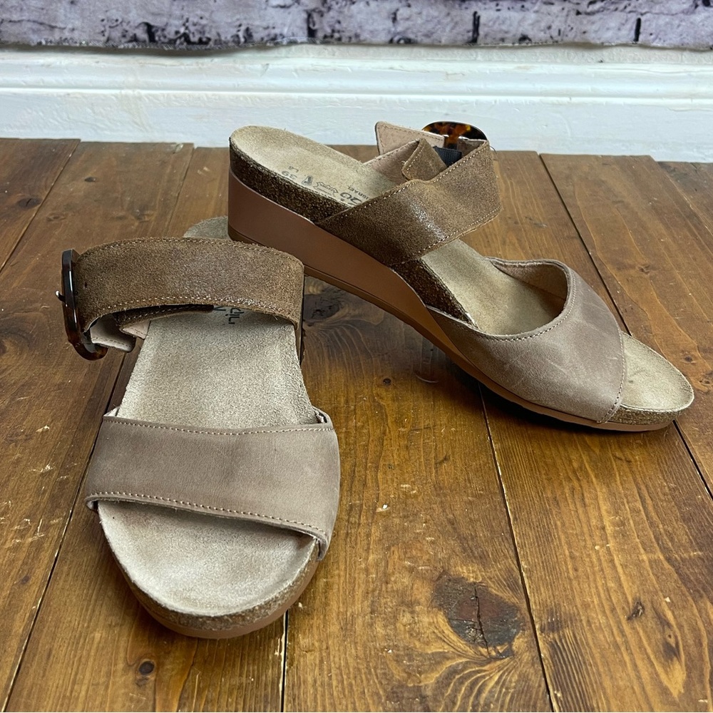 Naot size 39 kingdom wedge slide sandals tan